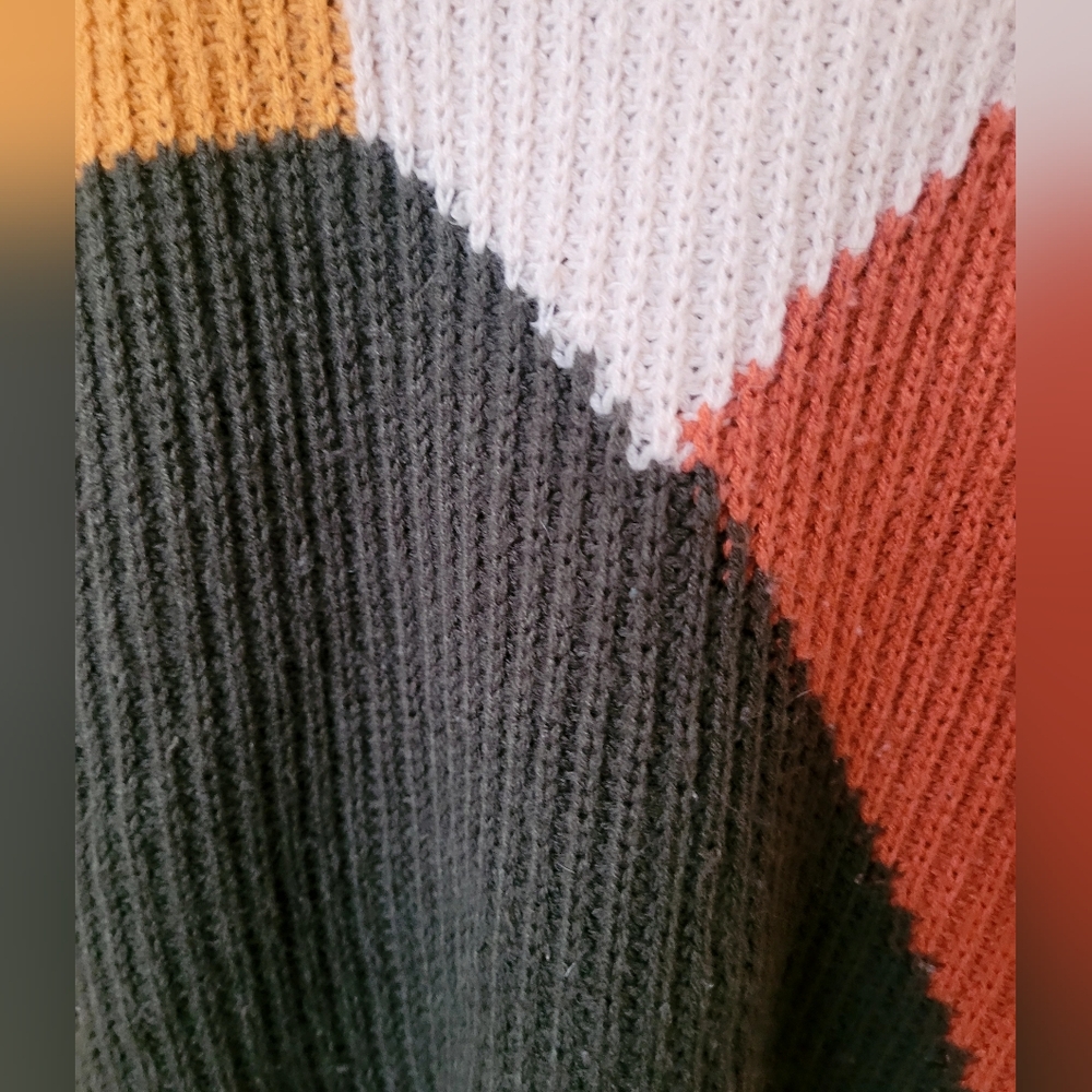 🧡 Hem & Thread Sweater - Picture 2 of 4